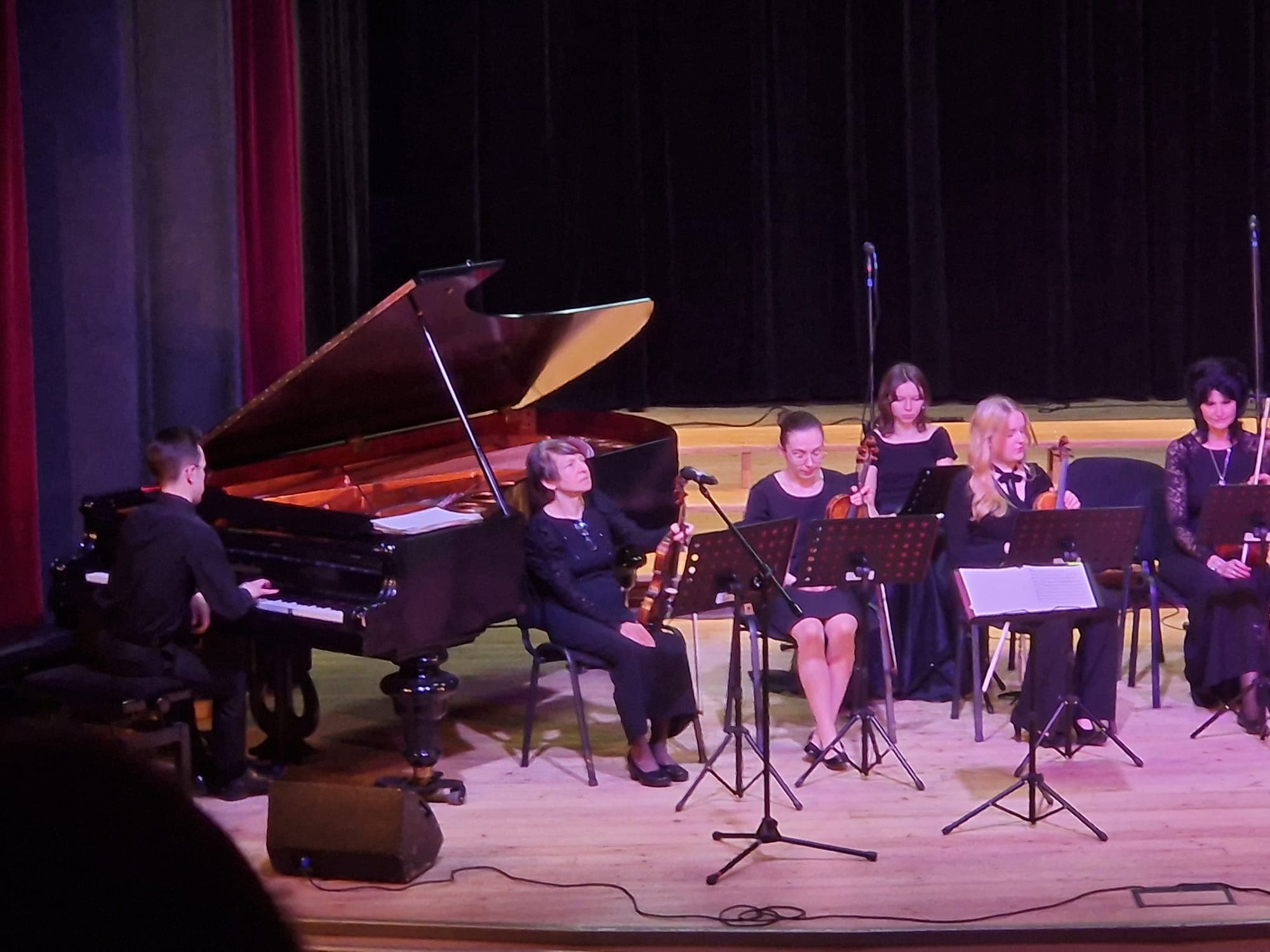 Fortepian i smyczki Orkiestry Sonata