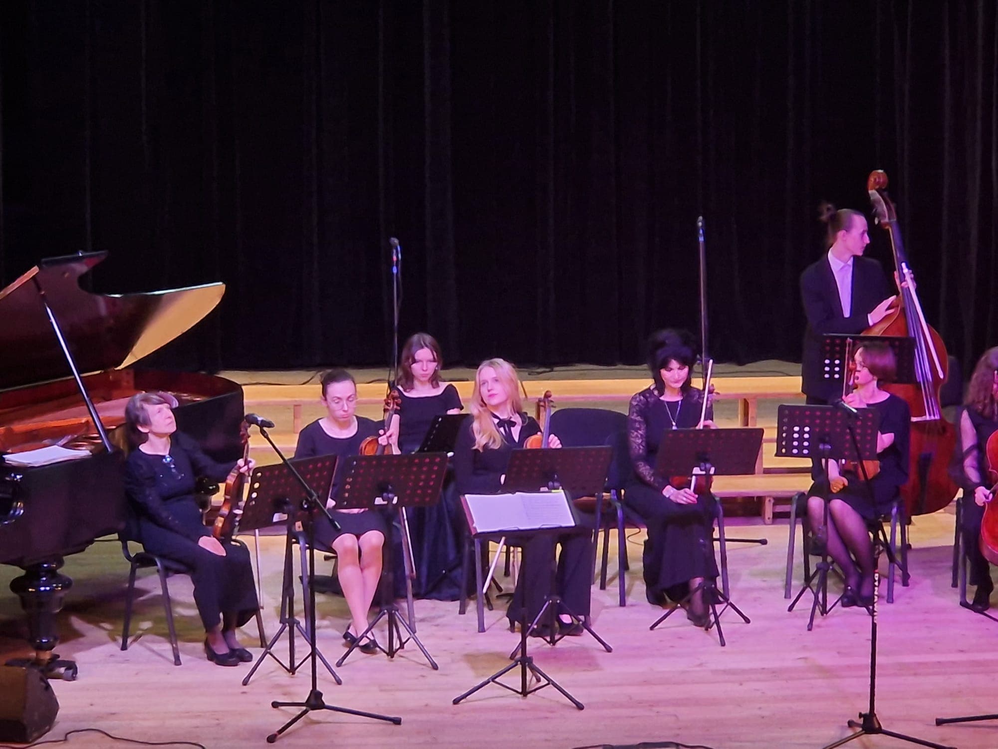 Muzycy Orkiestry Sonata na scenie
